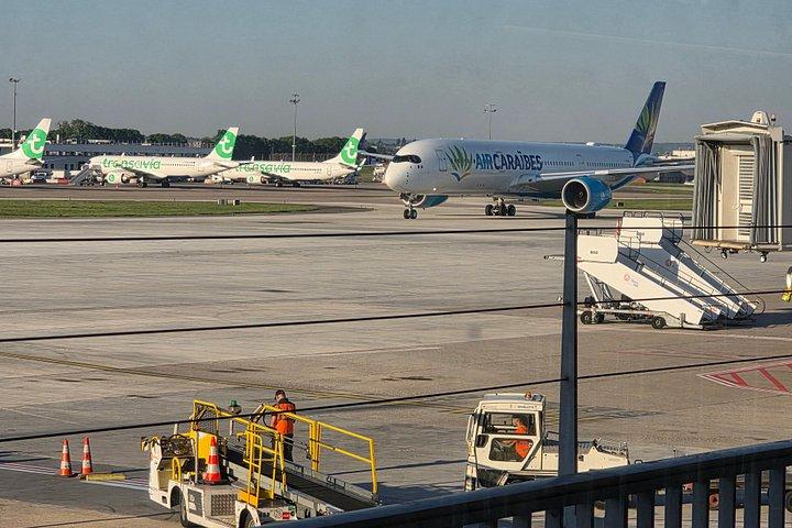 オルリー空港発シャルル・ド・ゴール空港行きの専用電気送迎 | 片道快適
