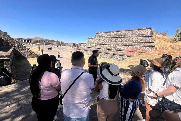 Balloon Flight over the Teotihuacan Pyramids