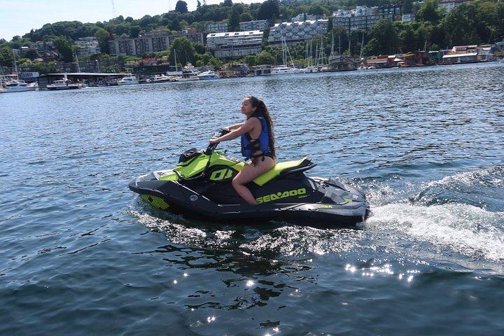 ワシントン湖のジェットスキーレンタル