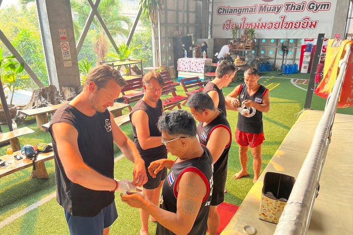 Muay Thai Beginner Class in Chiang Mai with Expert