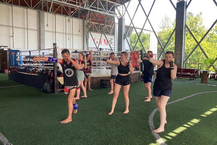 Muay Thai Beginner Class in Chiang Mai with Expert