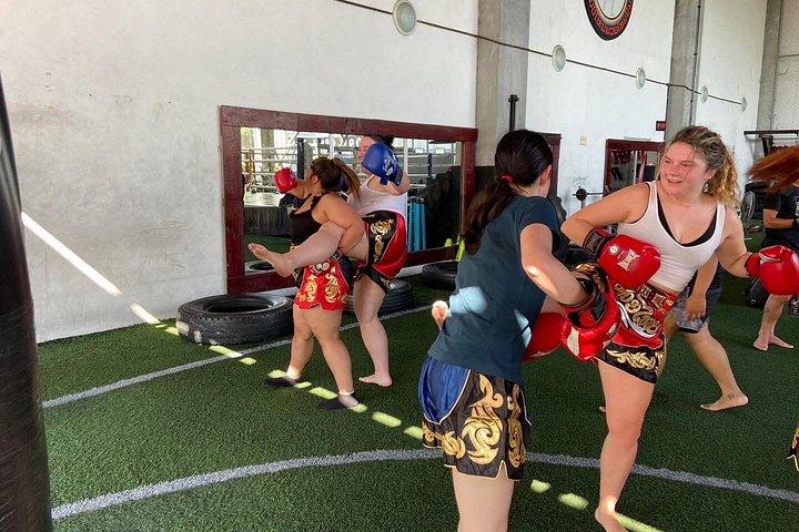 Muay Thai Beginner Class in Chiang Mai with Expert