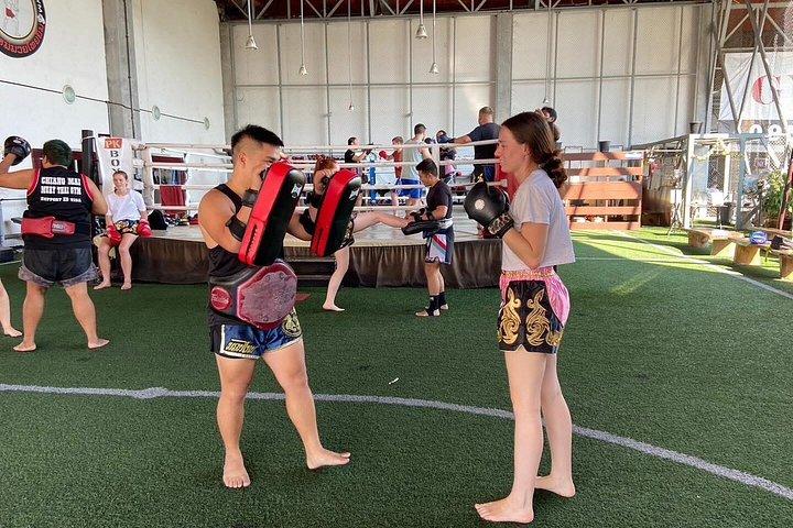 Muay Thai Beginner Class in Chiang Mai with Expert