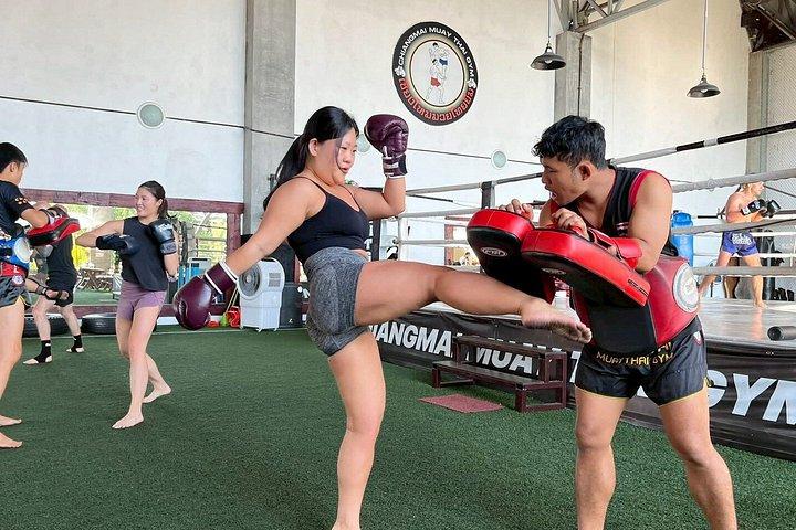 Muay Thai Beginner Class in Chiang Mai with Expert