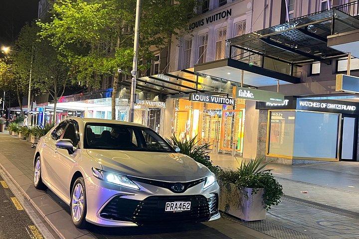 オークランド空港からフェリーターミナルまでのプレミアムプライベート送迎