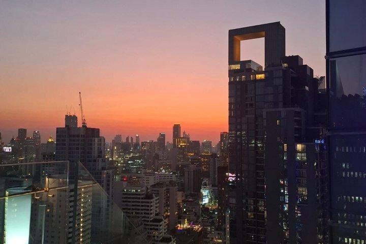 バンコク：サンセットルーフトップ、トゥクトゥクライド、ナイトマーケット＆バー巡り