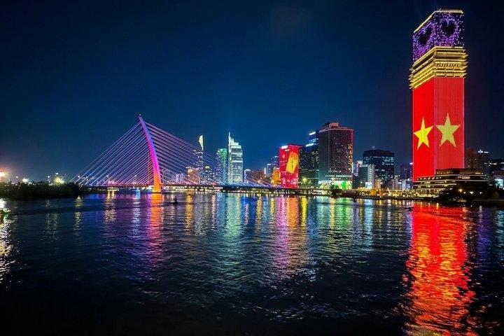Saigon city by Night : dubbeldekker bus & diner op cruise