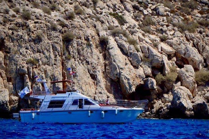 Cruzeiro privado em Larnaca no Deep Blue Yacht