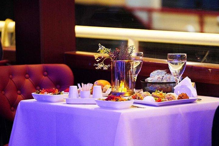 Dîner croisière et spectacle avec table privée