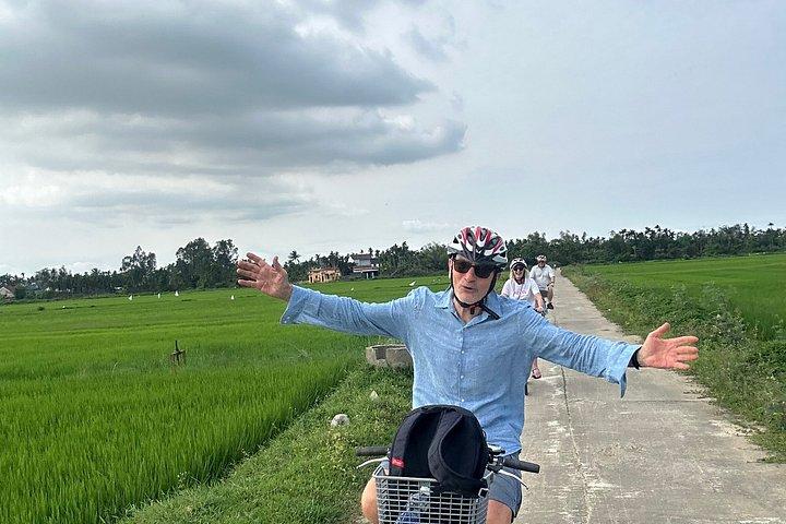 ホイアンバイクサイクリング-フィッシングネット-米ワイン-麺-wカービング-ランチ