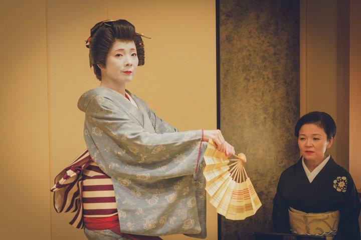 浅草芸者公演と茶屋体験