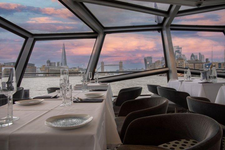 London Dinner Cruise no Rio Támesis