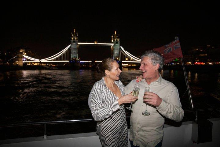 London Dinner Cruise no Rio Támesis