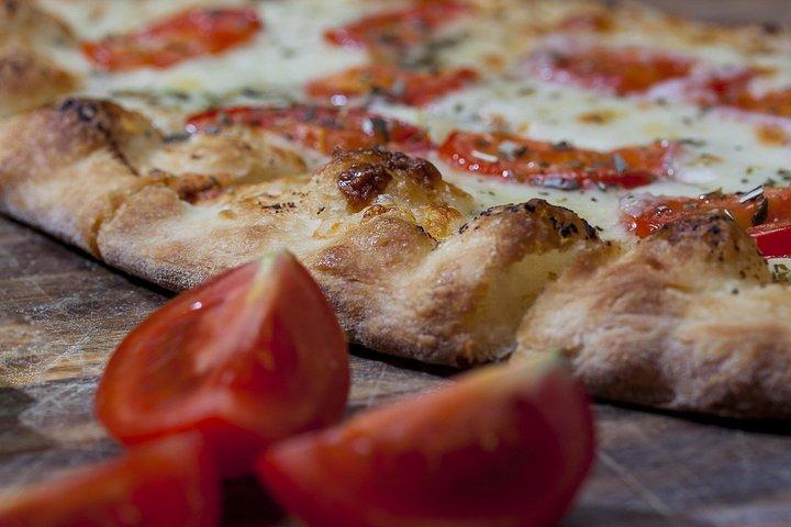 Wine Tasting and Pinsa Lunch in Montepulciano