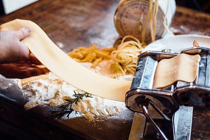 ガイド付きバルサミコ酢セラーツアーとモデナでのお食事（オプション）