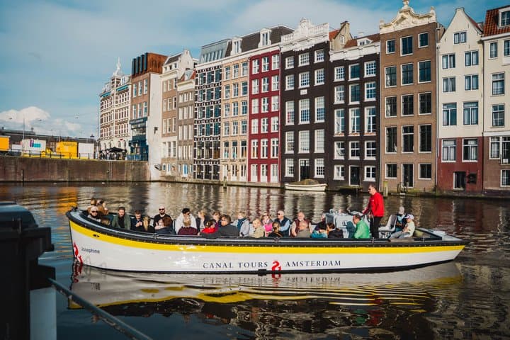 Amsterdam: German Canal Cruise with unlimited drinks