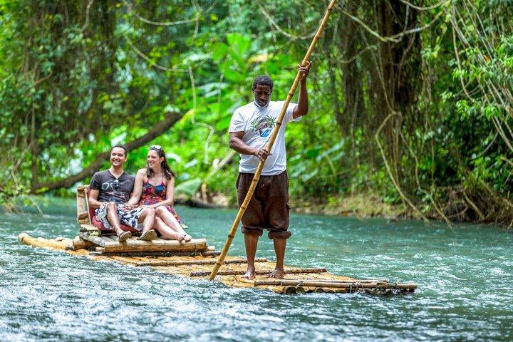 Laguna luminosa y aventura de rafting en torno de Negril Jamaica