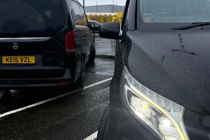 Privater Transfer zum Flughafen Belfast