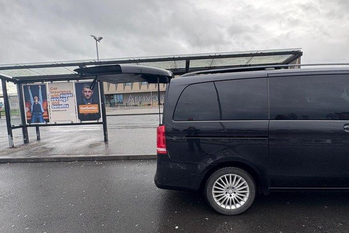 Privater Transfer zum Flughafen Belfast