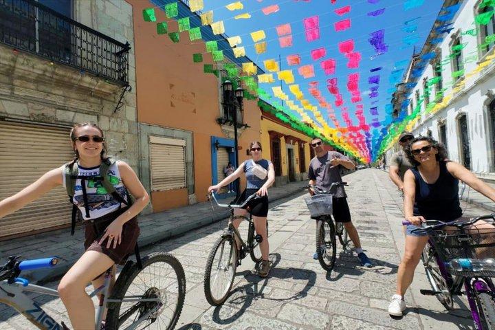 Esplora gli iconici Barrios di Oaxaca in bicicletta