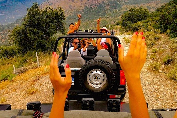 Tour en jeep por el valle de Vjosa, iglesia de Leusa y aguas termales
