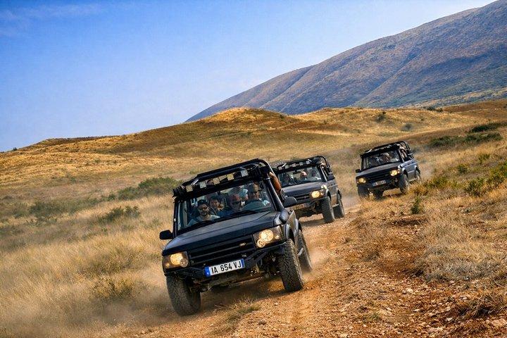 Tour en jeep por el valle de Vjosa, iglesia de Leusa y aguas termales