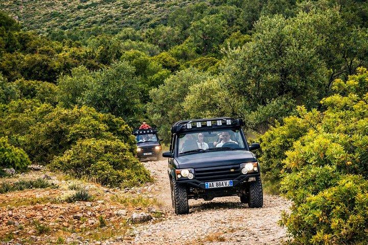 Tour en jeep por el valle de Vjosa, iglesia de Leusa y aguas termales