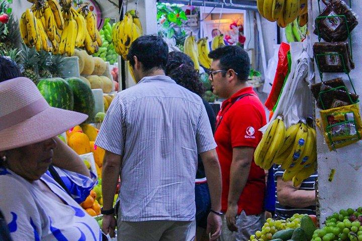 歴史的なリマと屋台料理が楽しめる伝統的な市場