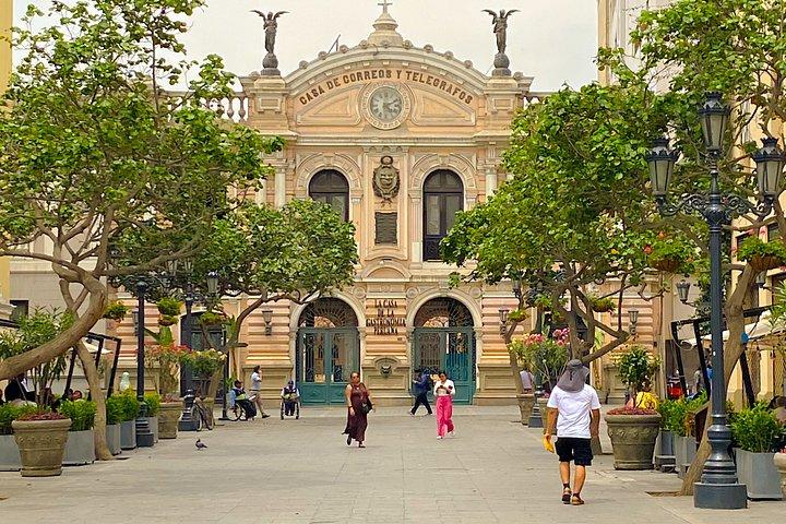 歴史的なリマと屋台料理が楽しめる伝統的な市場