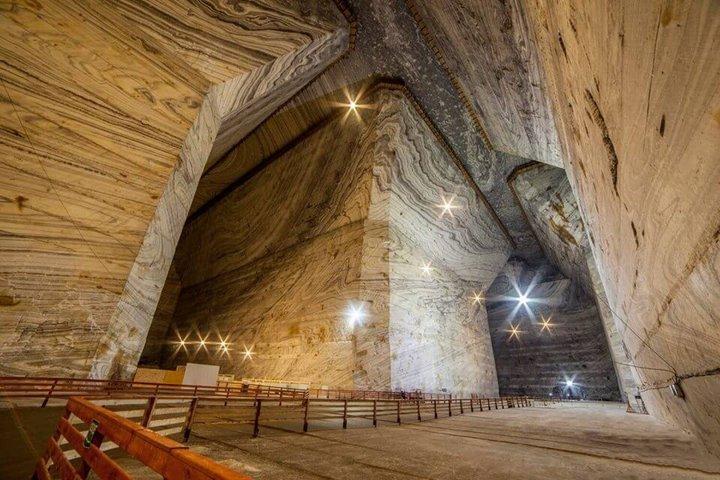 ブラソフ発プラホヴァ塩鉱山日帰り旅行