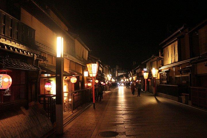 京都：プライベートLED E-Bikeナイトライドで祇園を駆け抜ける