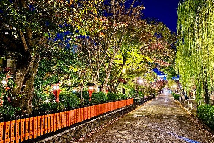 京都:プライベートLED E-Bikeナイトライドで祇園を駆け抜ける