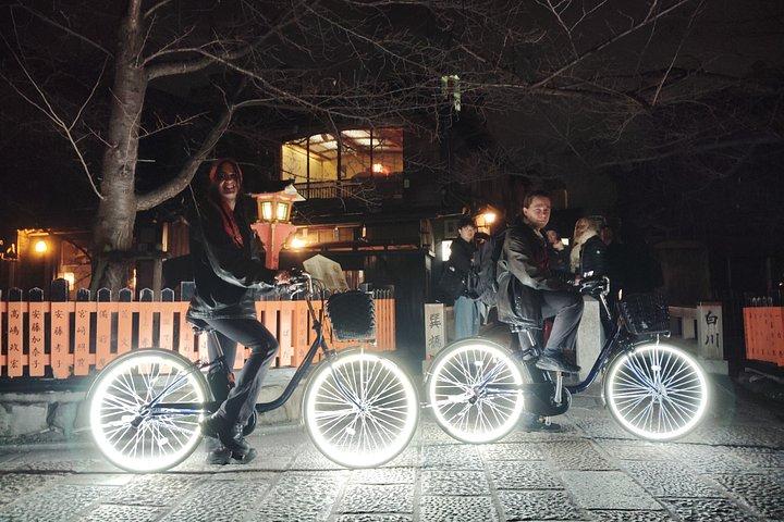 京都：プライベートLED E-Bikeナイトライドで祇園を駆け抜ける