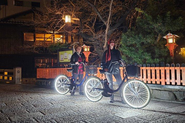 京都：プライベートLED E-Bikeナイトライドで祇園を駆け抜ける