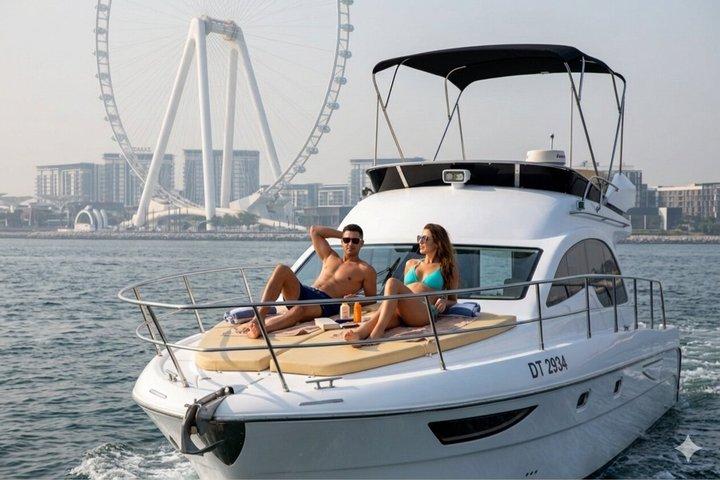 ドバイプライベートヨットクルーズボートツアー（オプショナルBBQ付）