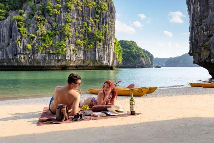 Indokinakryssning Halong och Lan Ha Bay 2 dagar 1 natts lyxtur
