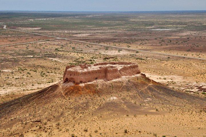 古代の要塞を経由するブハラ - ヒヴァのプライベート送迎