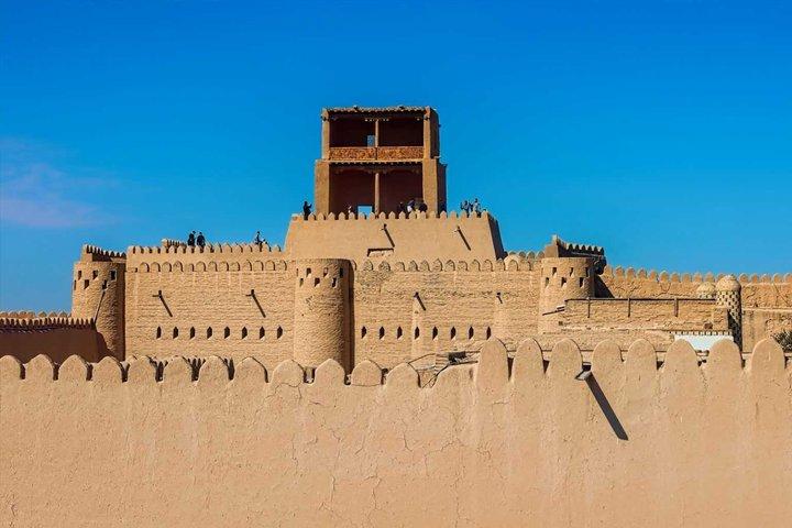 古代の要塞を経由するブハラ - ヒヴァのプライベート送迎
