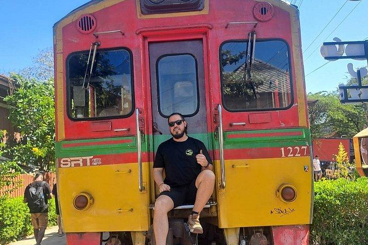 バンコク : 水上マーケットボート＆メーコン鉄道マーケットツアー
