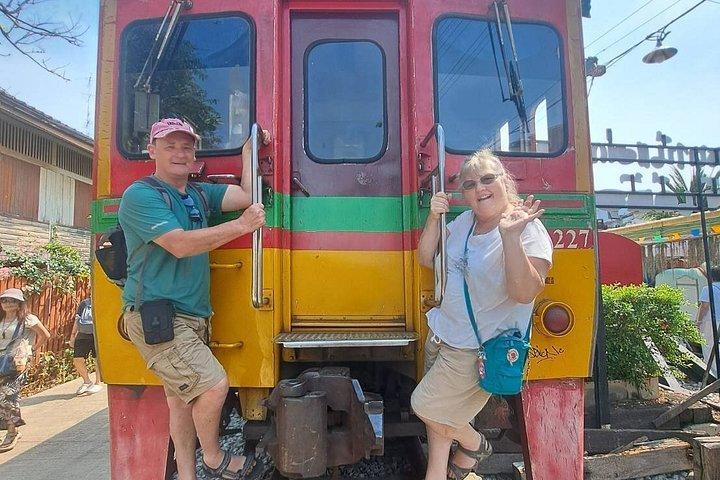 バンコク : 水上マーケットボート＆メーコン鉄道マーケットツアー