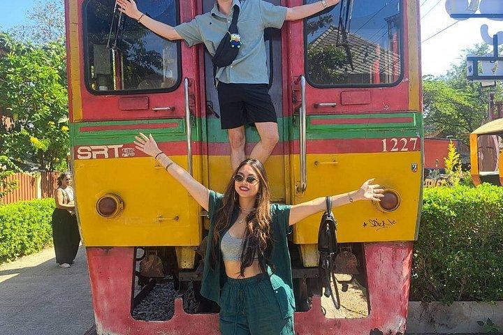 バンコク : 水上マーケットボート＆メーコン鉄道マーケットツアー