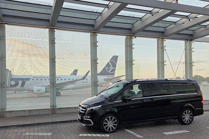 ワルシャワ市内とメルセデスVクラス経由の空港プライベート送迎