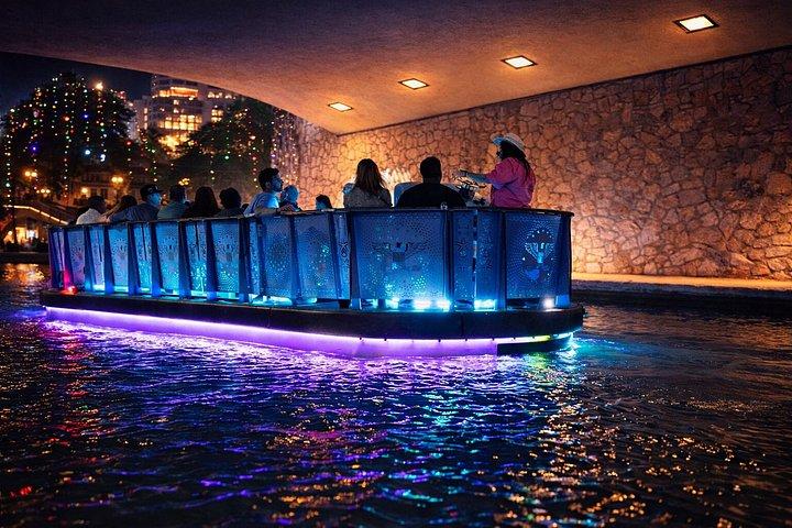 リバーウォークボートクルーズ付きサンアントニオプレミアムナイトドライブツアー