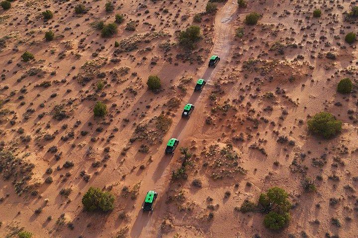 世界的に有名な地獄の復讐を巡るプライベートガイド付きUドライブ4×4ツアー