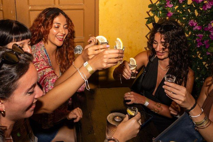 Rhodes Nightlife Pub Crawl Tour: Inscrições gratuitas e entrada no clube
