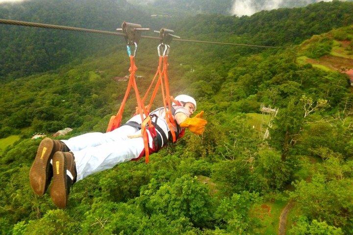 Beste Kombination: Rafting Level III mit Canopy Zip Lines und Superman Cable in der La Fortuna Zone