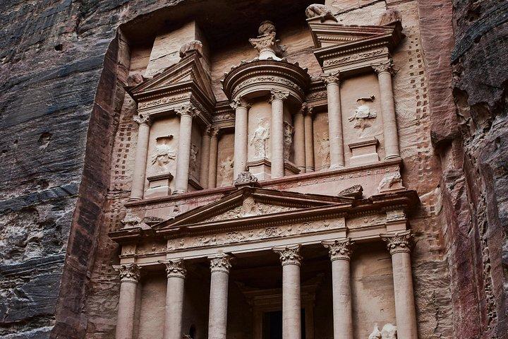 ペトラとワディラムへのプライベート1日旅行