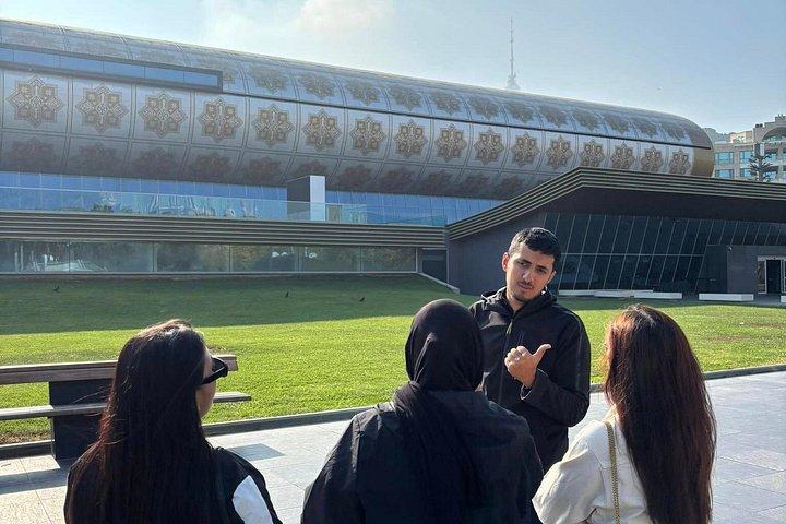 地元ガイド付きバクー市内ツアー-旧市街、炎の塔、大通り