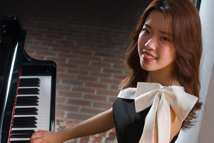 午後7時からロイヤルキャッスルコンプレックスで毎日ショパンコンサート