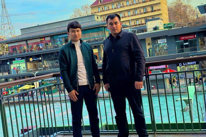 グループでサマルカンド散策ツアー